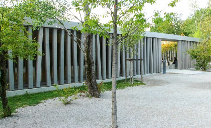 Photo of exterior view of visitors' center of Dachau Concentration Camp Memorial Site. Photo: City of Dachau